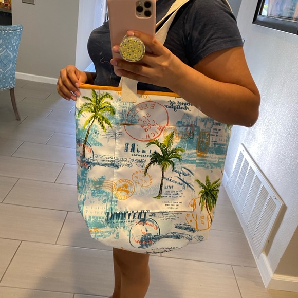 Reversible Oversized Tote Bag - Picture 4 of 13